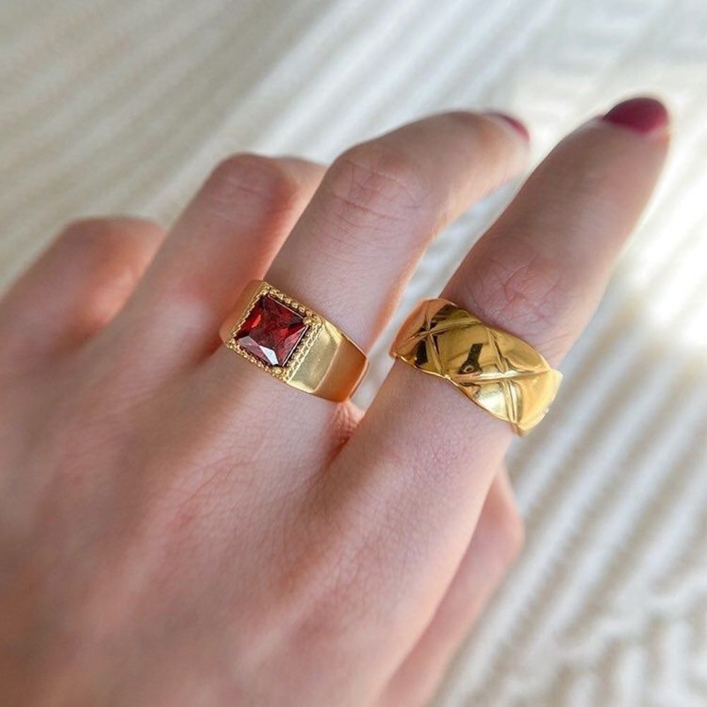 18K Solid Gold Plated Quilted Crush Diamond Cross Cut Ring